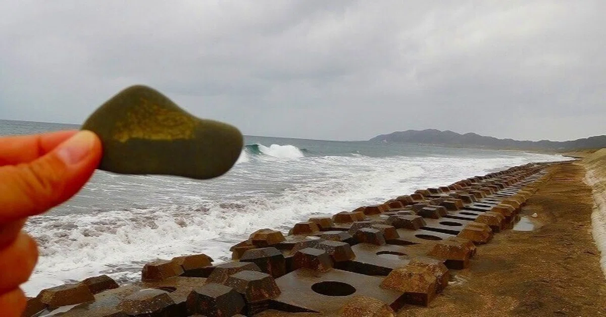 カラフル貝と陶片とシーグラス！館山・平佐浦海岸で