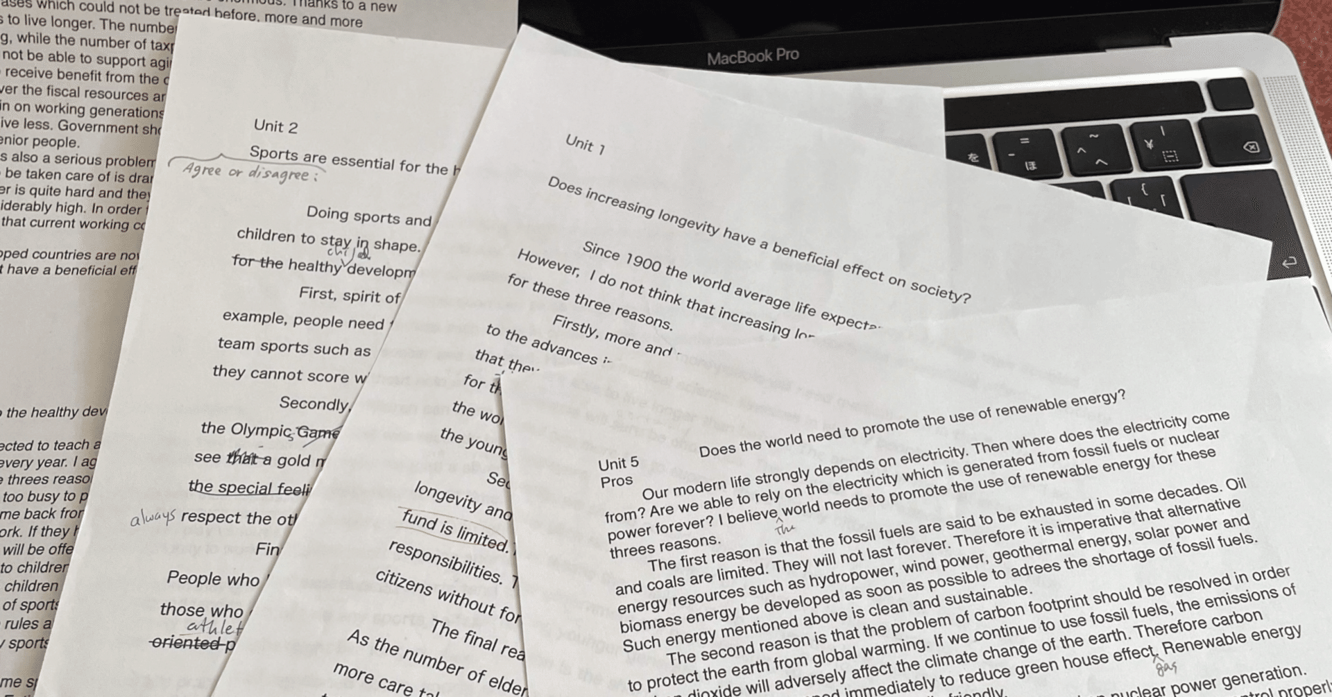 英語圏のコメント欄でよく使われる略語8選｜好学の人（こうがくのひと）