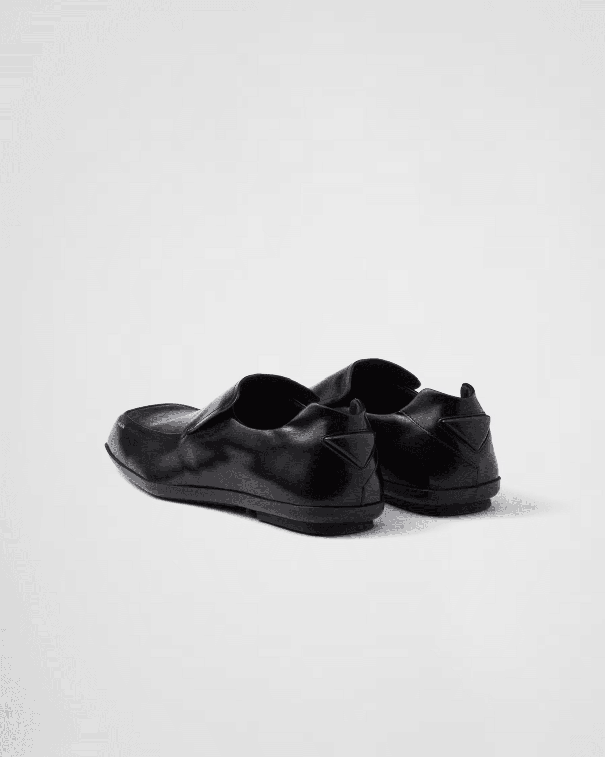 76.PRADA SUMMER24① ブラッシュドレザー ダービーシューズ｜羽生健太郎