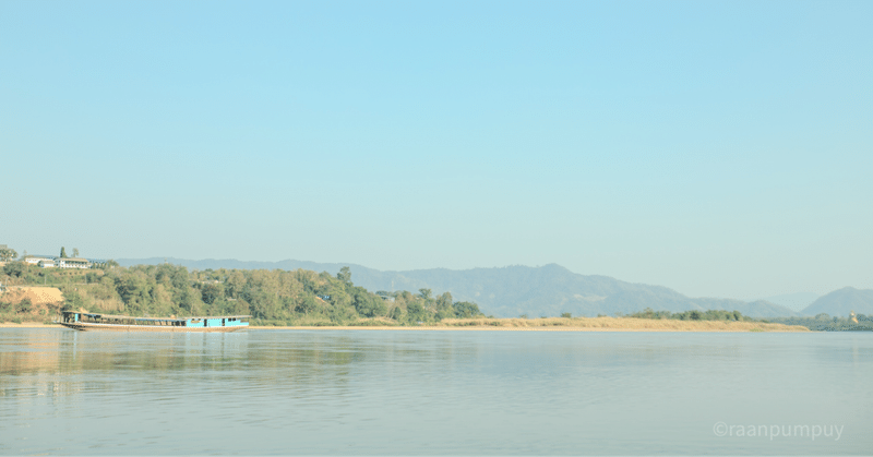 タイとラオスの国境メコン川で水遊び！【チェンコーン#3】