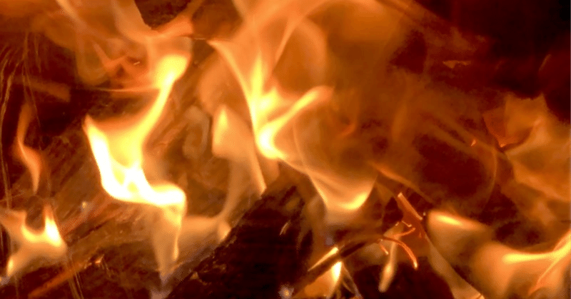 薪ストーブのある家で、炎に挨拶をした。