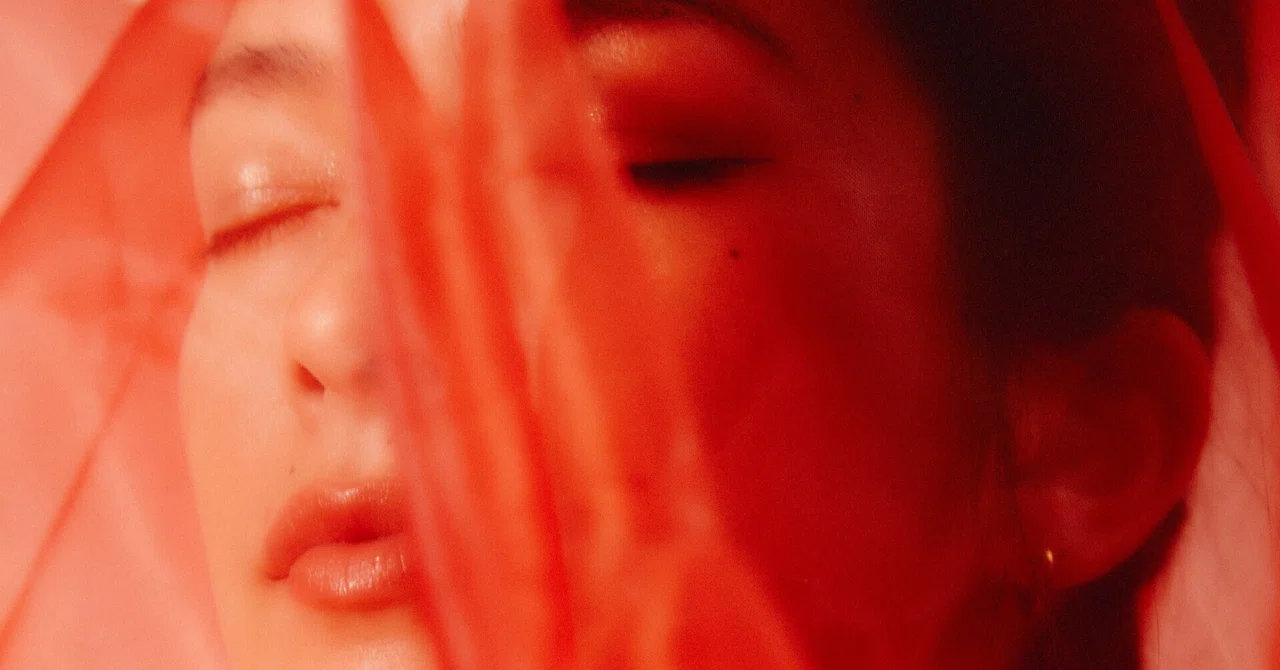 ソウルポップシンガー「Eminata」、アルバム『Red』から「赤い恋の歌」を先行デジタルリリース｜EVENING - 本気で遊ぼう。音楽で。