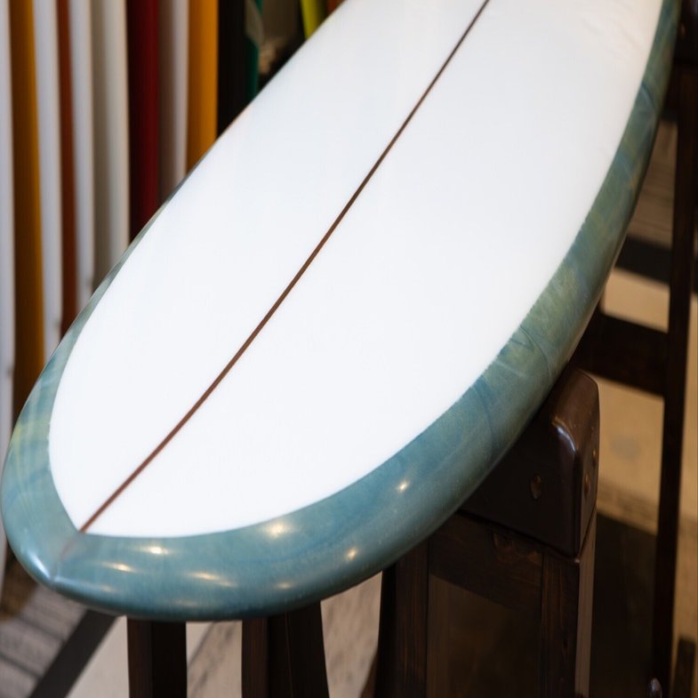 美品　サーフボード　ミッドレングス　テイクオフ激早　7’0ft すぐ乗れる 美品 サーフボード ミッドレングス テイクオフ激早 7'0ft すぐ乗れる