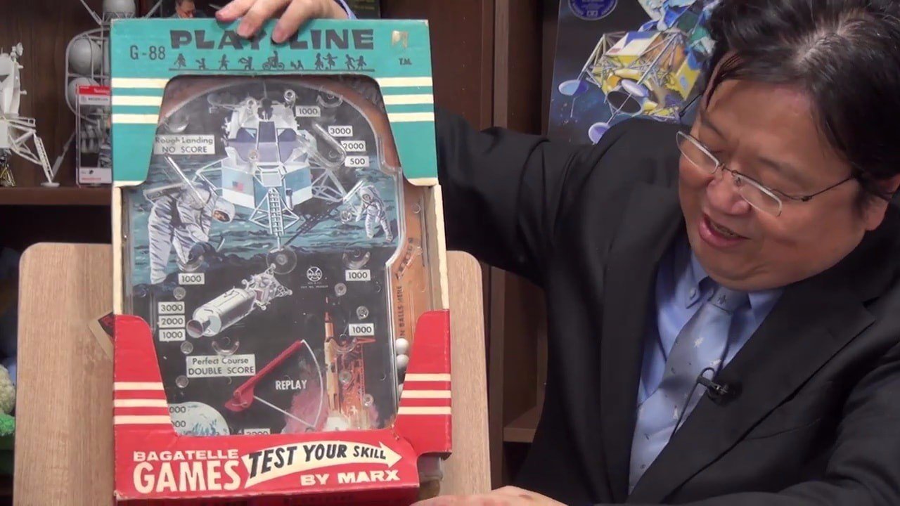 色鉛筆から巨大サターンV型模型まで、ツッコミどころ満載のアポロ宇宙