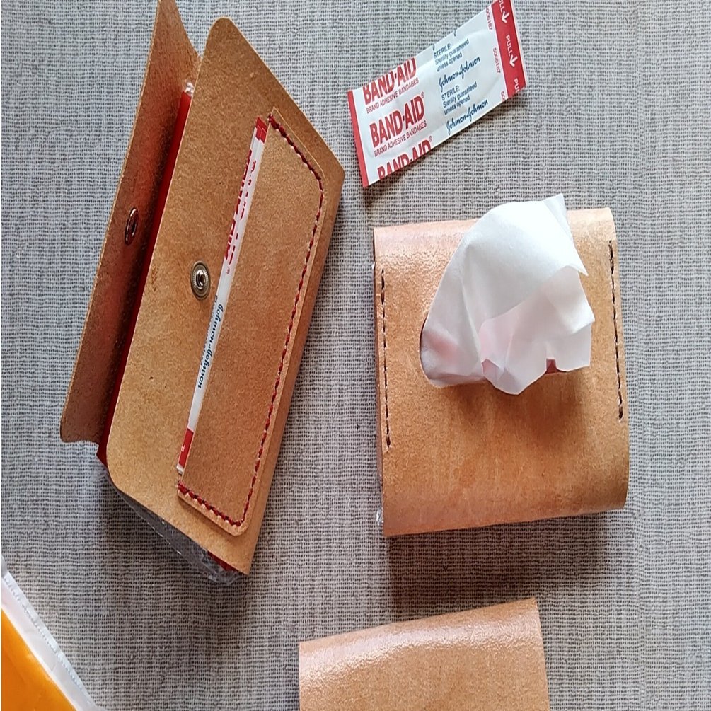 絆創膏用ポケットのついたポケットティッシュ用ケース｜3776kg