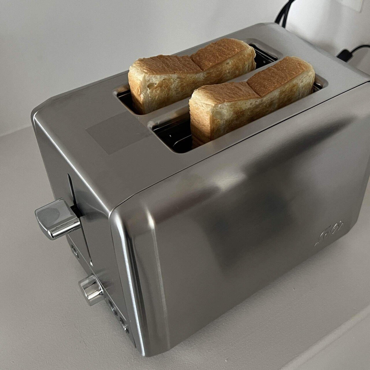 パンが飛び出すトースター 飛び出すパン🍞🍞｜アサノ