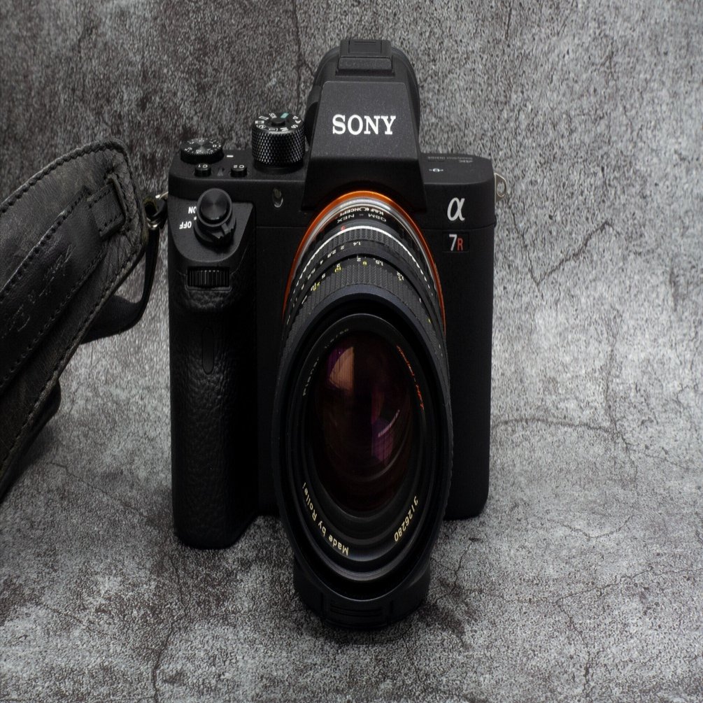 SONY α7R IIが買い時｜フランコ・本棚