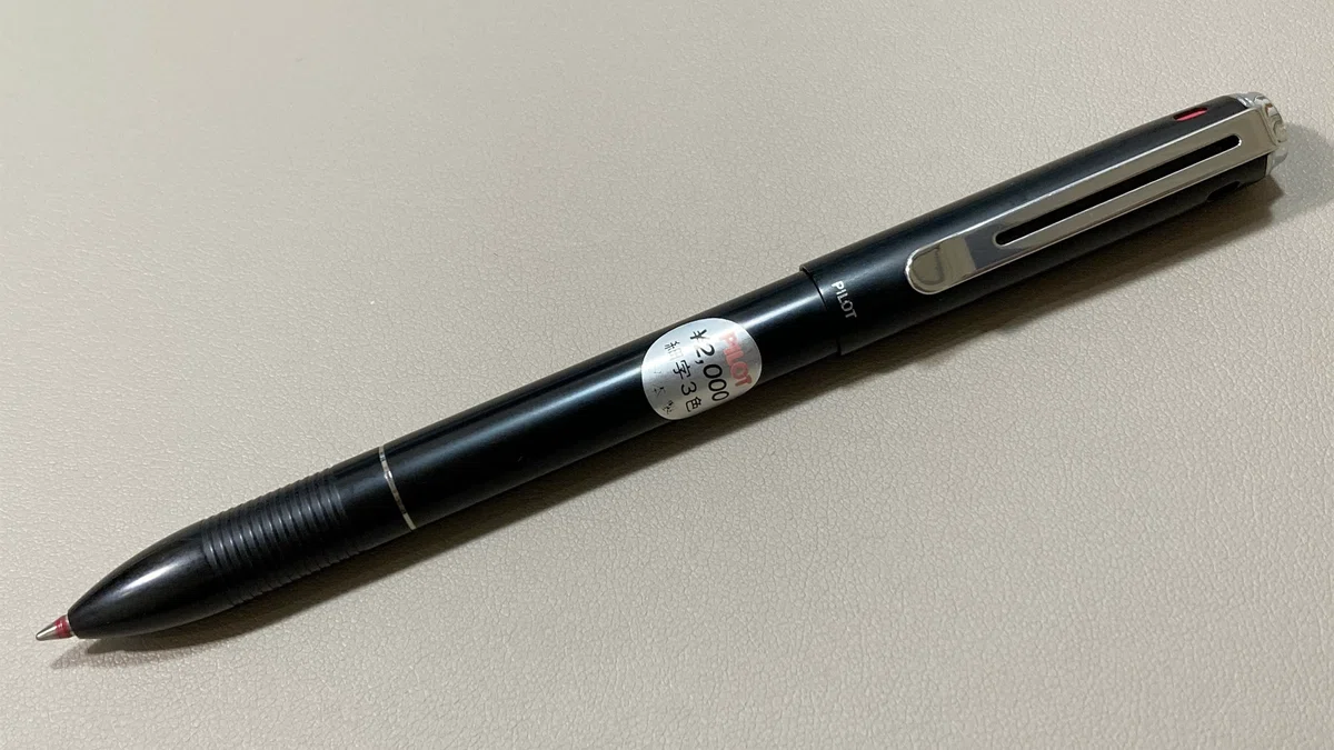 このパイロットの振り子式3色ボールペンはあまり話題に出てこないと