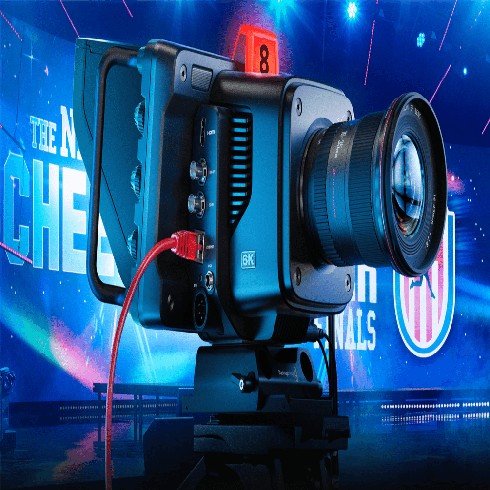 大型スタジオカメラと同機能を可搬小型ボディに搭載・ライブ