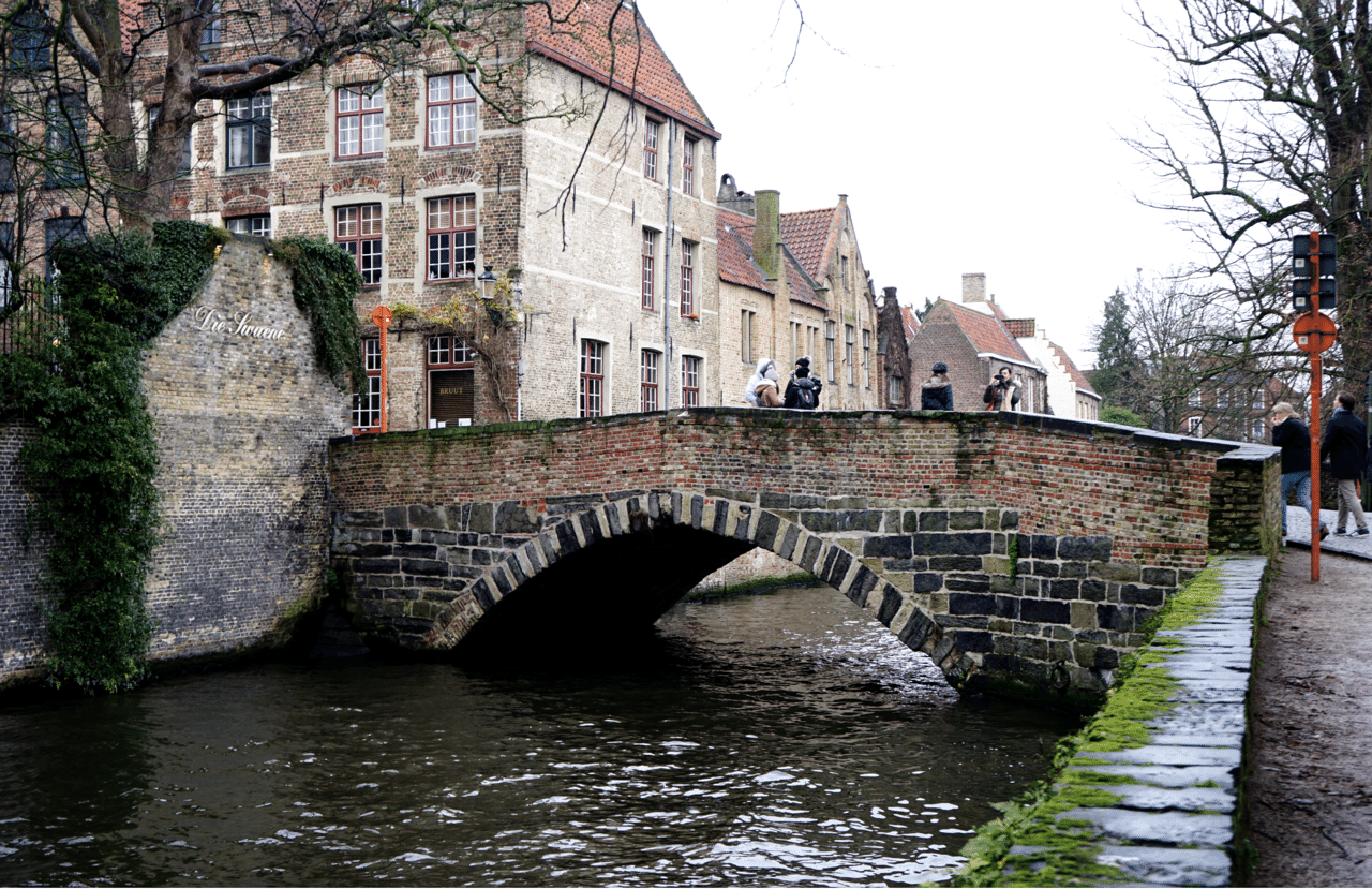 運河のある中世の街 ブルージュの街並み ベルギー Shun Hazama Note 運河のある中世の街 ブルージュの街並み ベルギー Shun Hazama Note