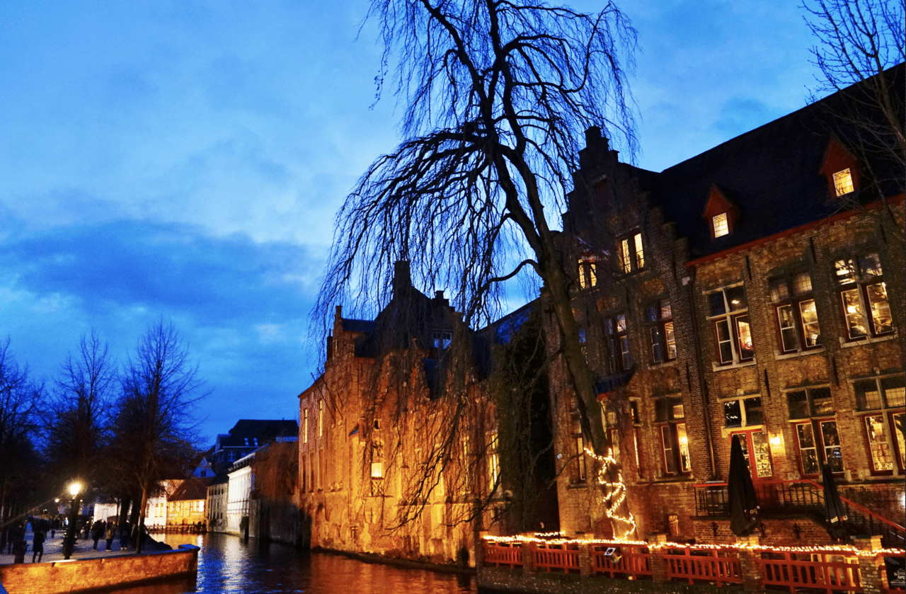 運河のある中世の街 ブルージュの街並み ベルギー Shun Hazama Note 運河のある中世の街 ブルージュの街並み ベルギー Shun Hazama Note