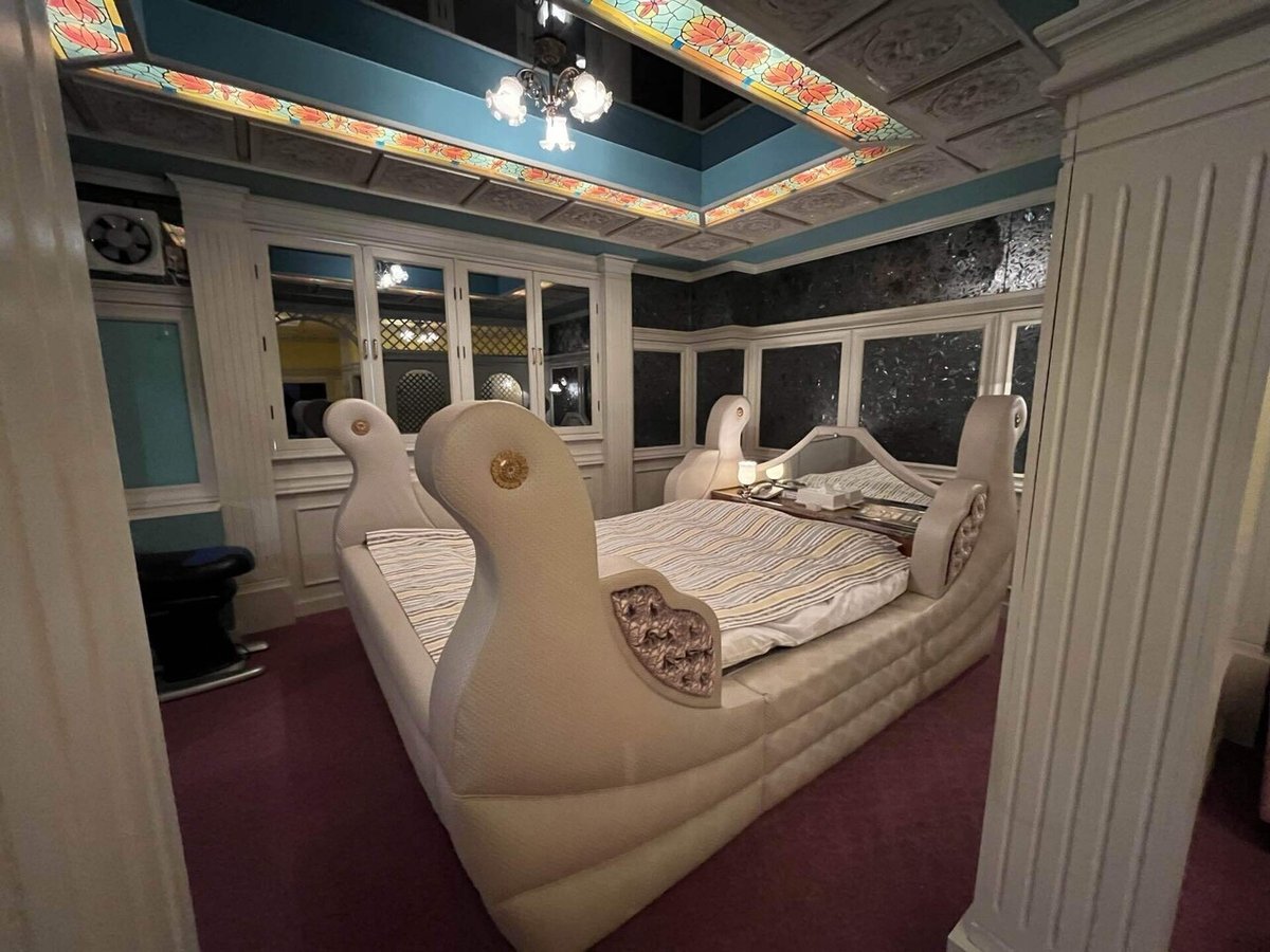 昭和レトロ ラブホテルの室内