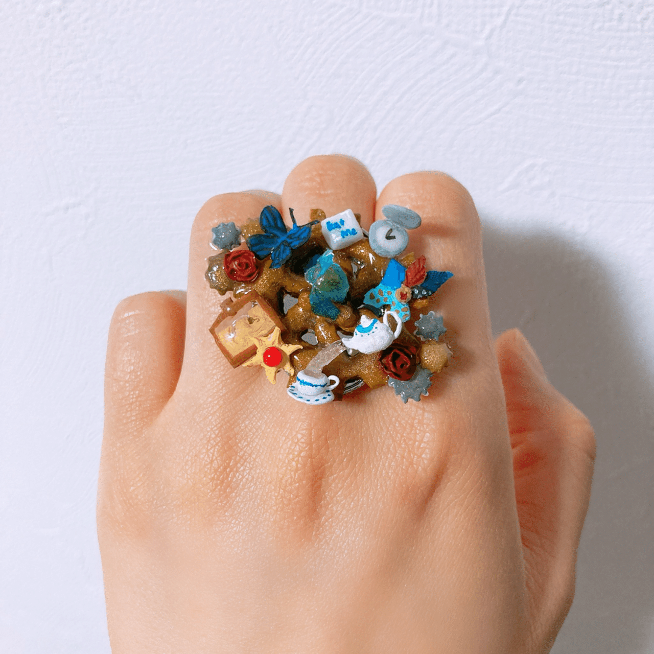 映画「アリス・イン・ワンダーランド/時間の旅」の指輪 〈映画の指輪の 映画「アリス・イン・ワンダーランド/時間の旅」の指輪 〈映画の指輪の