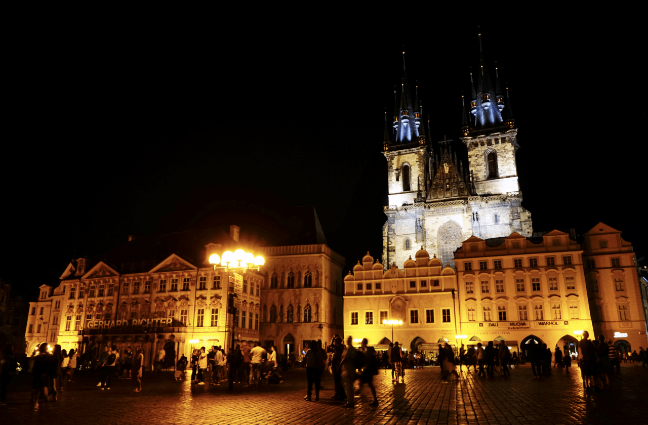 プラハの象徴 天文時計と旧市街広場 チェコ Shun Hazama Note