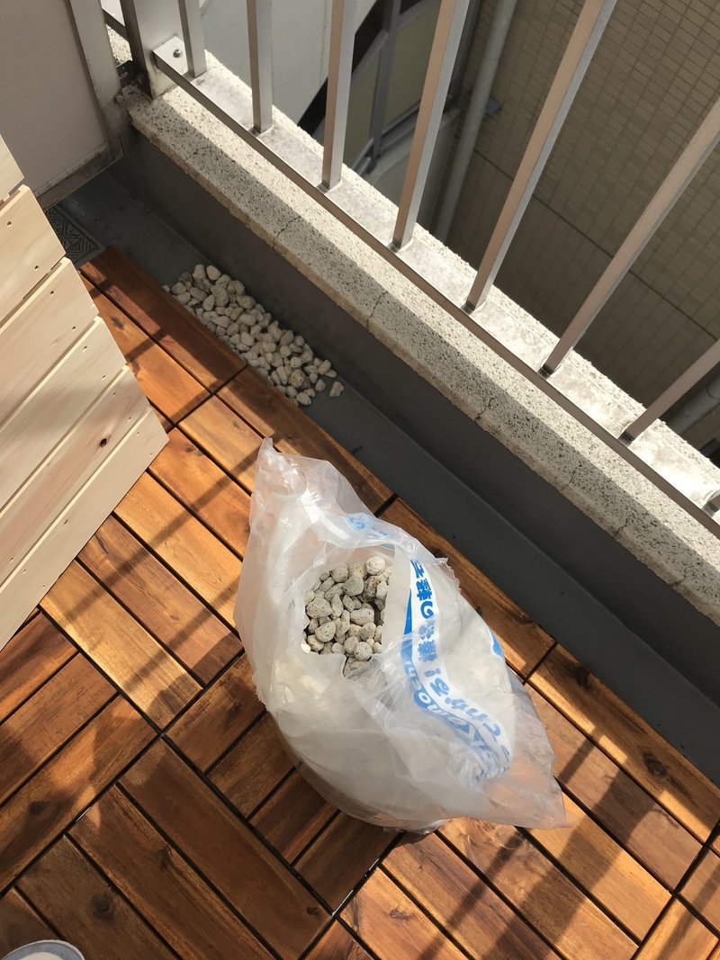 ベランダにウッドパネルを敷いて パラソルを立てるよ 早 Saki Itとドレス作りとdiy Note