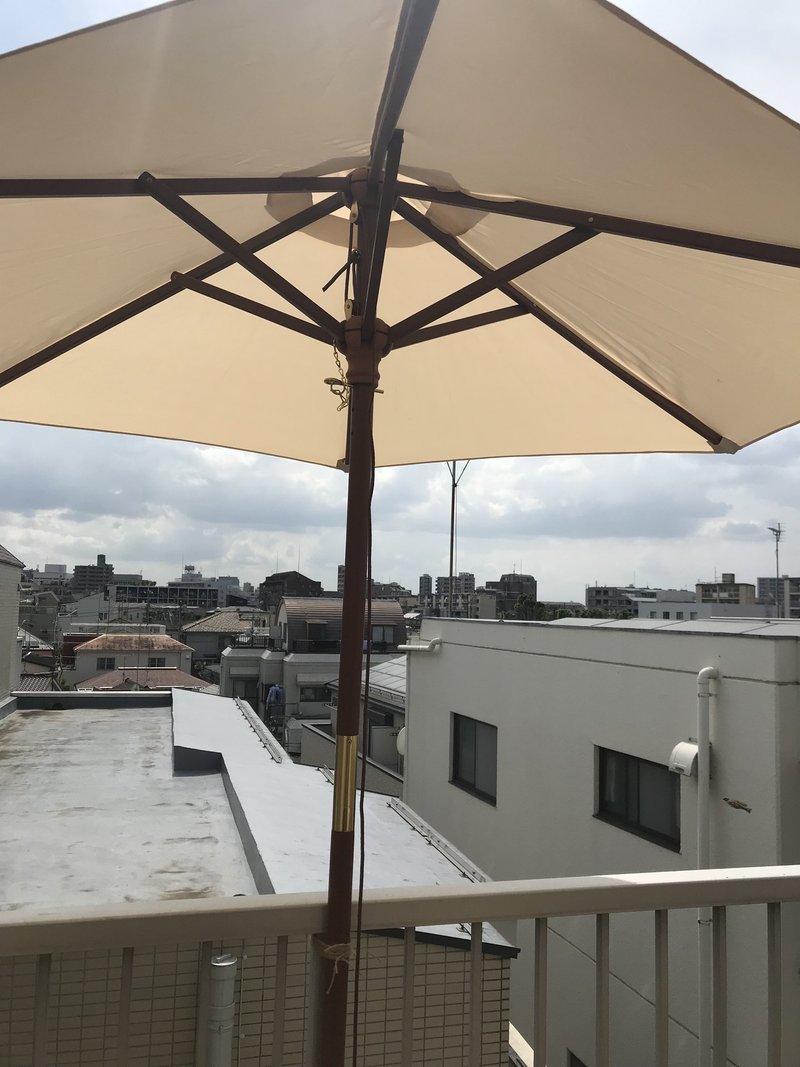 ベランダにウッドパネルを敷いて パラソルを立てるよ 早 Saki Itとドレス作りとdiy Note