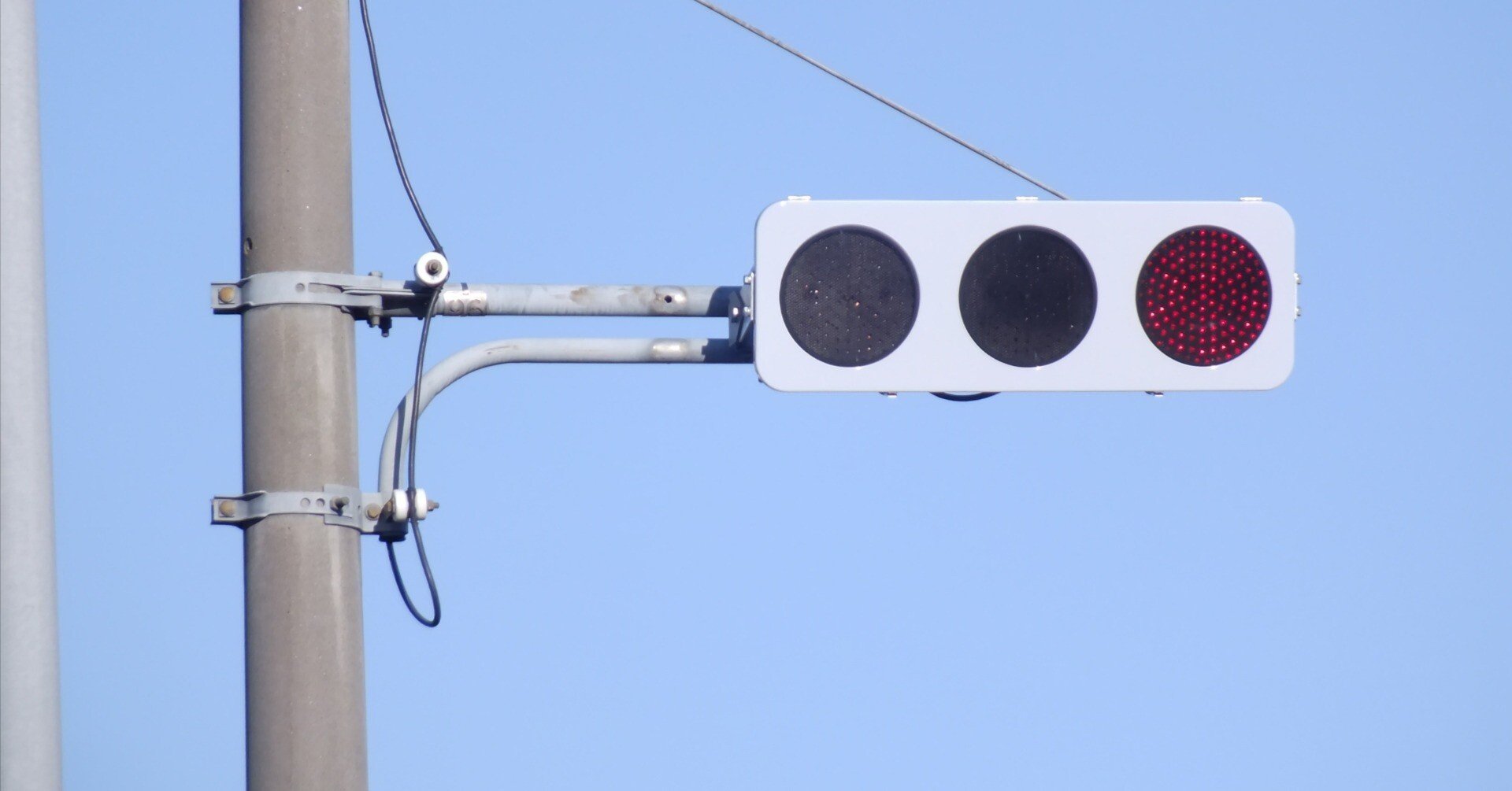 鉄道グッズ！信号機レンズ 高崎-585】高崎市新町にある小糸S型格子レンズ250㎜・日信金属丸形群馬