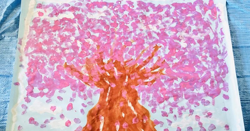 ミニマリストの団地暮らし｜大きな桜の絵を描こう