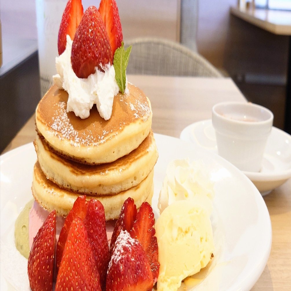 デニーズ】「あまおうとピスタチオのパンケーキ5枚～ハニーベリー