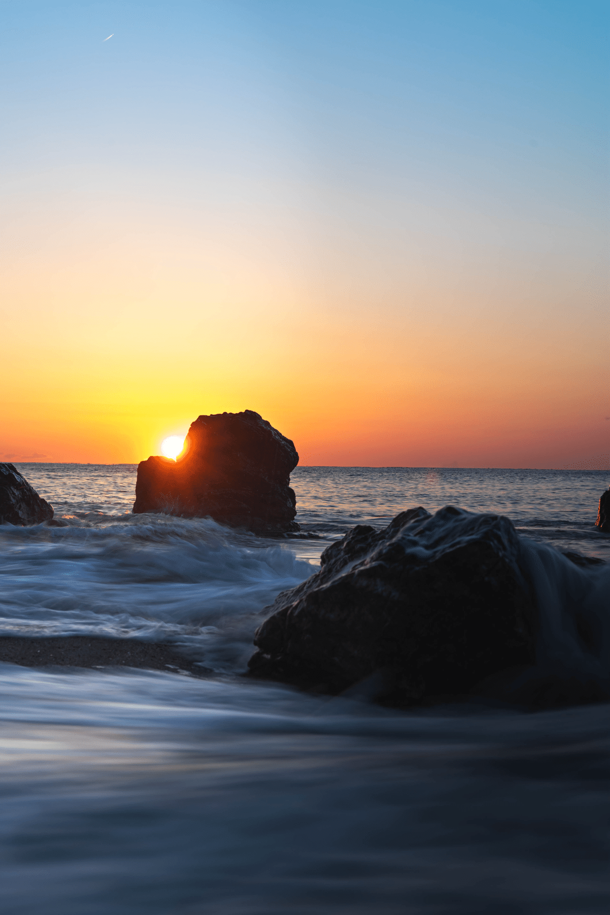ミッシェル・バテュ.日の沈むロングビーチ.額付.海.自然風景.夕焼 ミッシェル・バテュ.日の沈むロングビーチ.額付.海.自然風景.夕