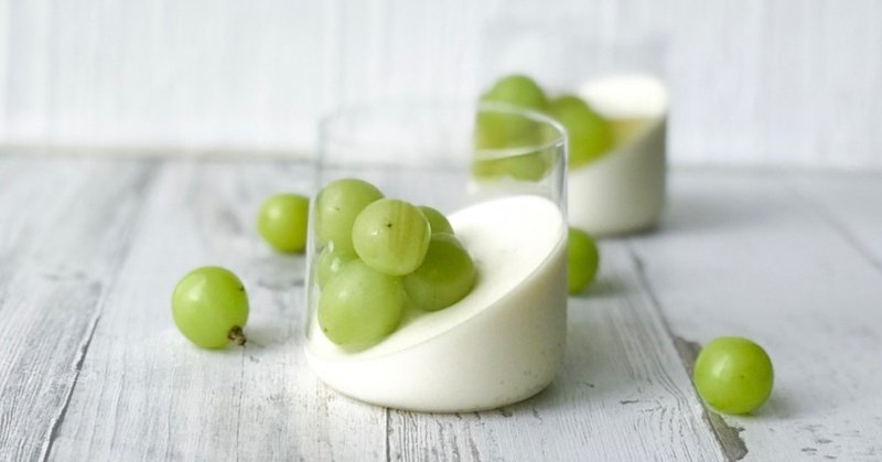 Panna cotta with Shine Muscats