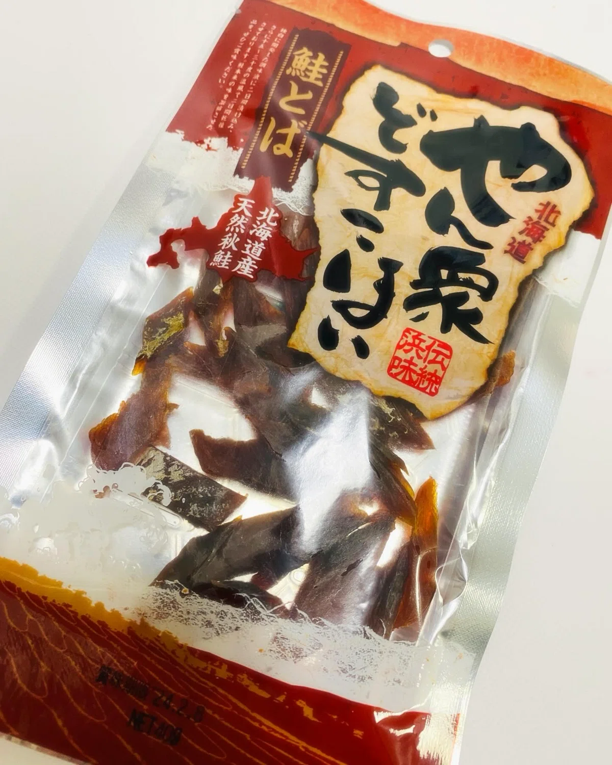 やん衆どすこほい鮭とば サルディーニャ島の潮香感じる赤ワイン｜るもわ脛(すね)