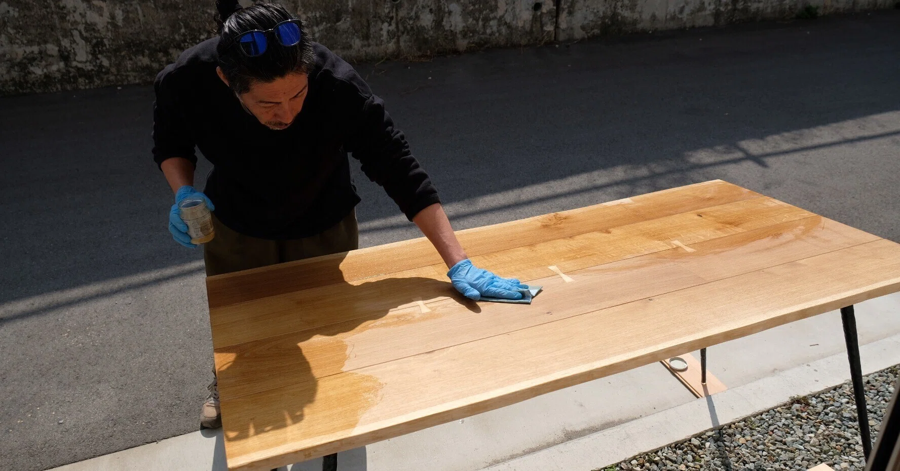 実は素人でも簡単？無垢材テーブルがメンテナンスで生まれ変わった話 
