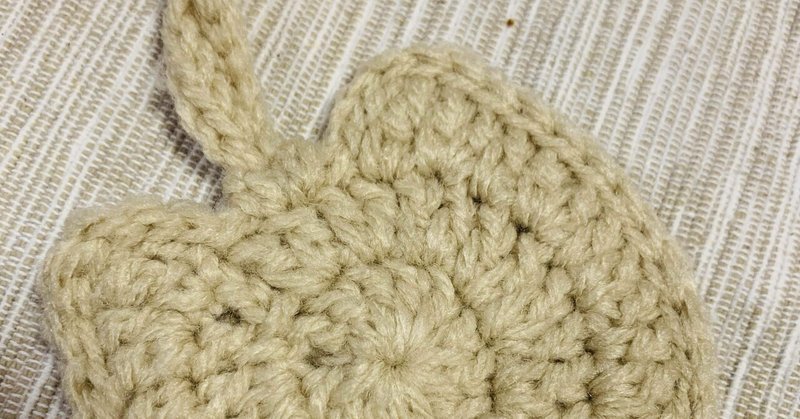 編み物｜アクリル毛糸で編んだエコたわしで猫を撫でたら喜んだ！
