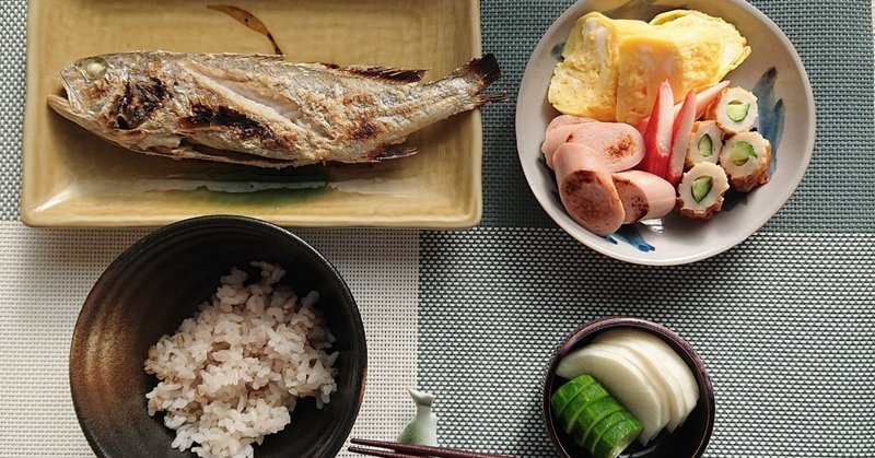 夕ご飯はイシモチの塩焼き 焼いたお魚ソーセージ 甘い卵焼き ちくわキュウリサラダ お野菜のぬか漬け もち麦ご飯 ๑ ๑ モグモグ ウズ Note 夕ご飯はイシモチの塩焼き 焼いたお魚ソーセージ 甘い卵焼き ちくわキュウリサラダ お野菜のぬか漬け もち麦ご飯 ๑ ๑ モグモグ ウズ Note
