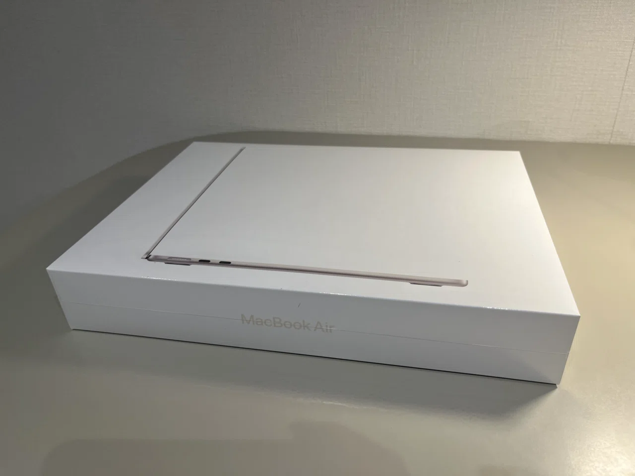 Tech】MacBook Air 開封の様子をただただお見せするだけの記事｜mick