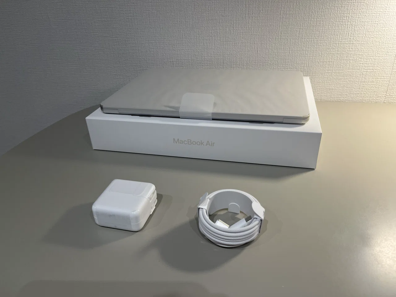 Tech】MacBook Air 開封の様子をただただお見せするだけの記事|mick Tech】MacBook Air 開封の様子をただただお見せするだけの記事|mick