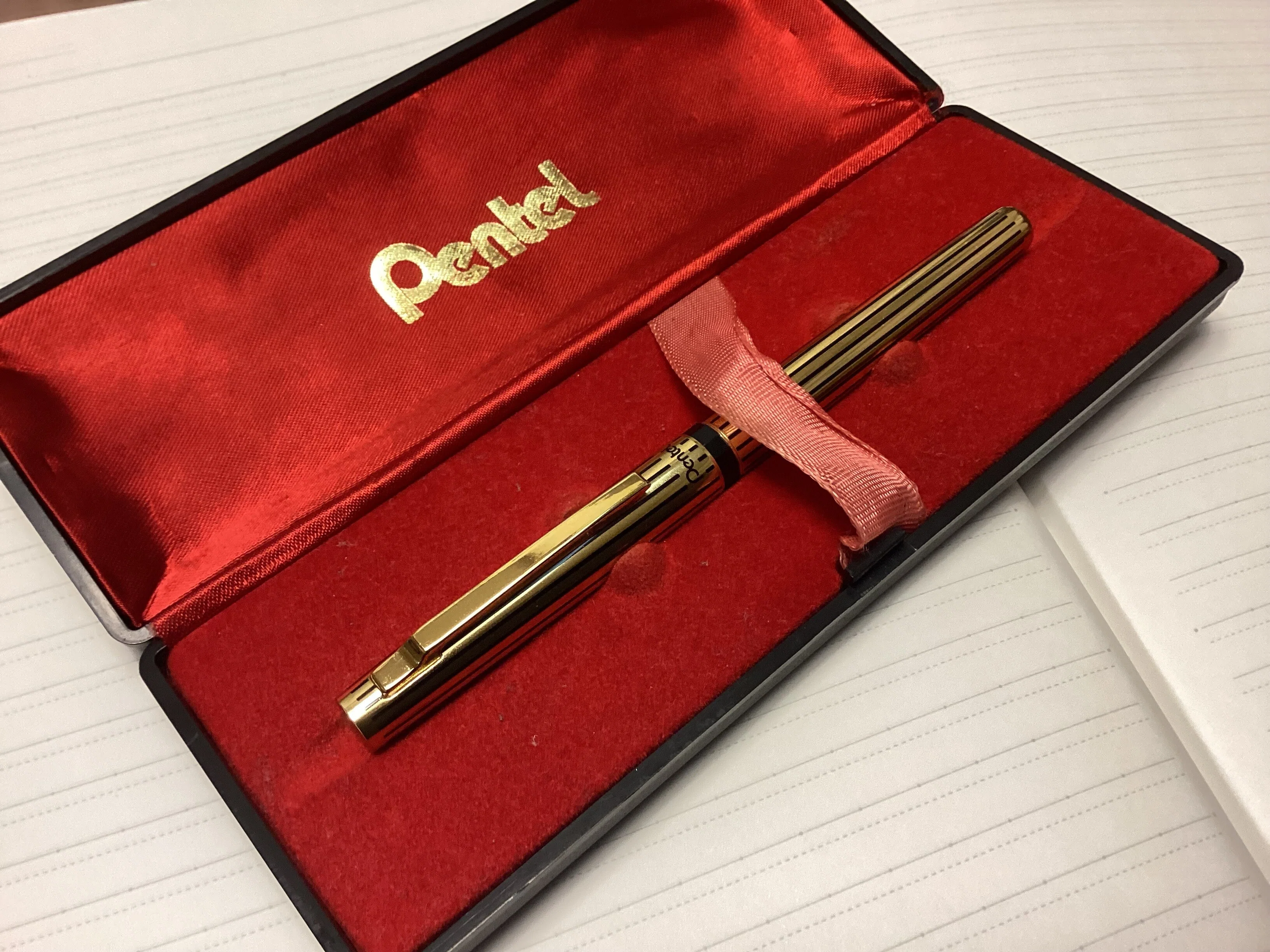 ぺんてる エクスキャリバー ローリングライター 価格は2000円、当時