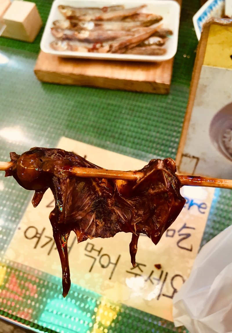 京都錦市場でスズメの丸焼きを食べた話 セルゲイ カチンスキー Note