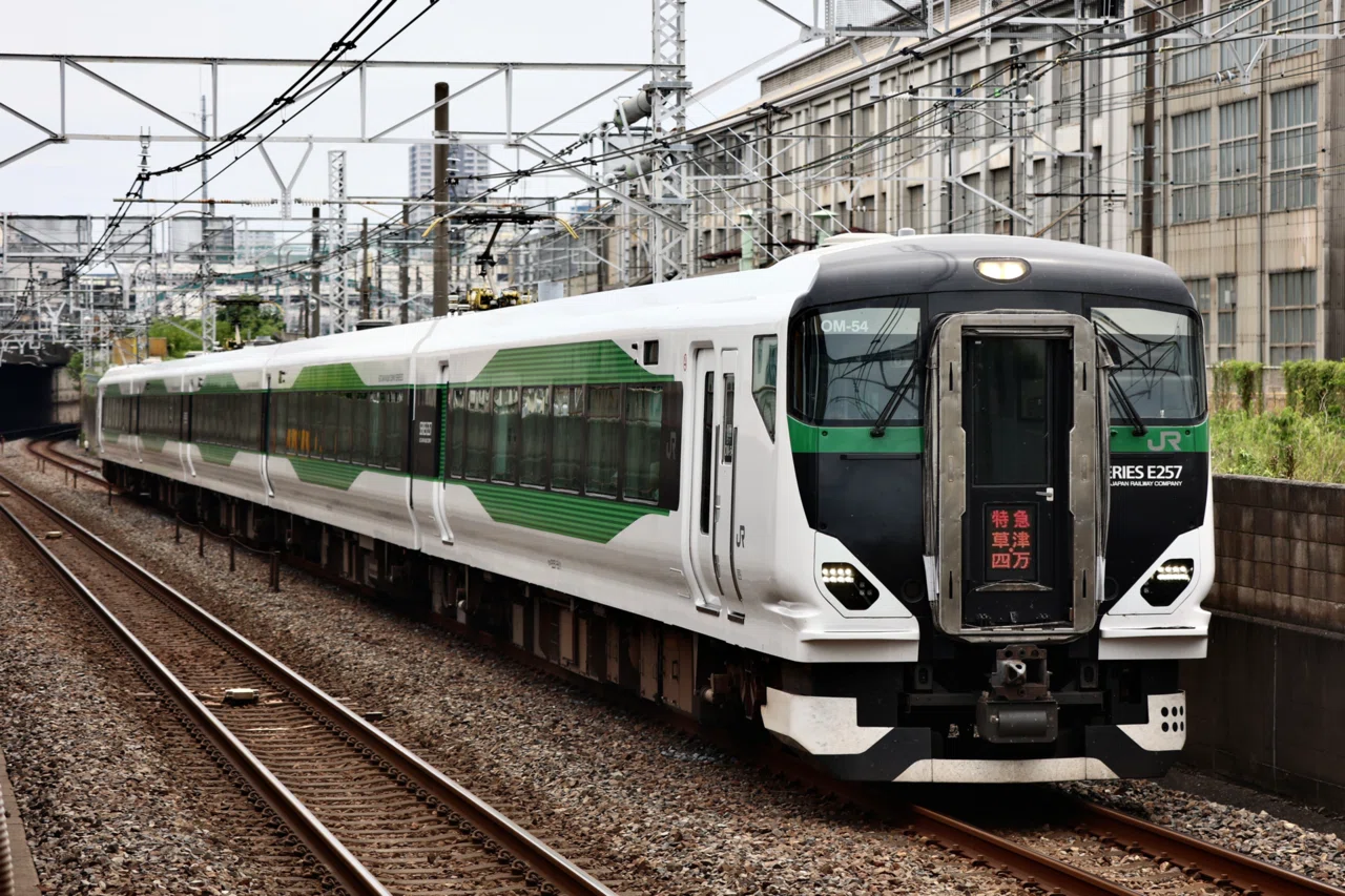 E257系の高崎線運用開始から1年経ったが｜薔薇車両