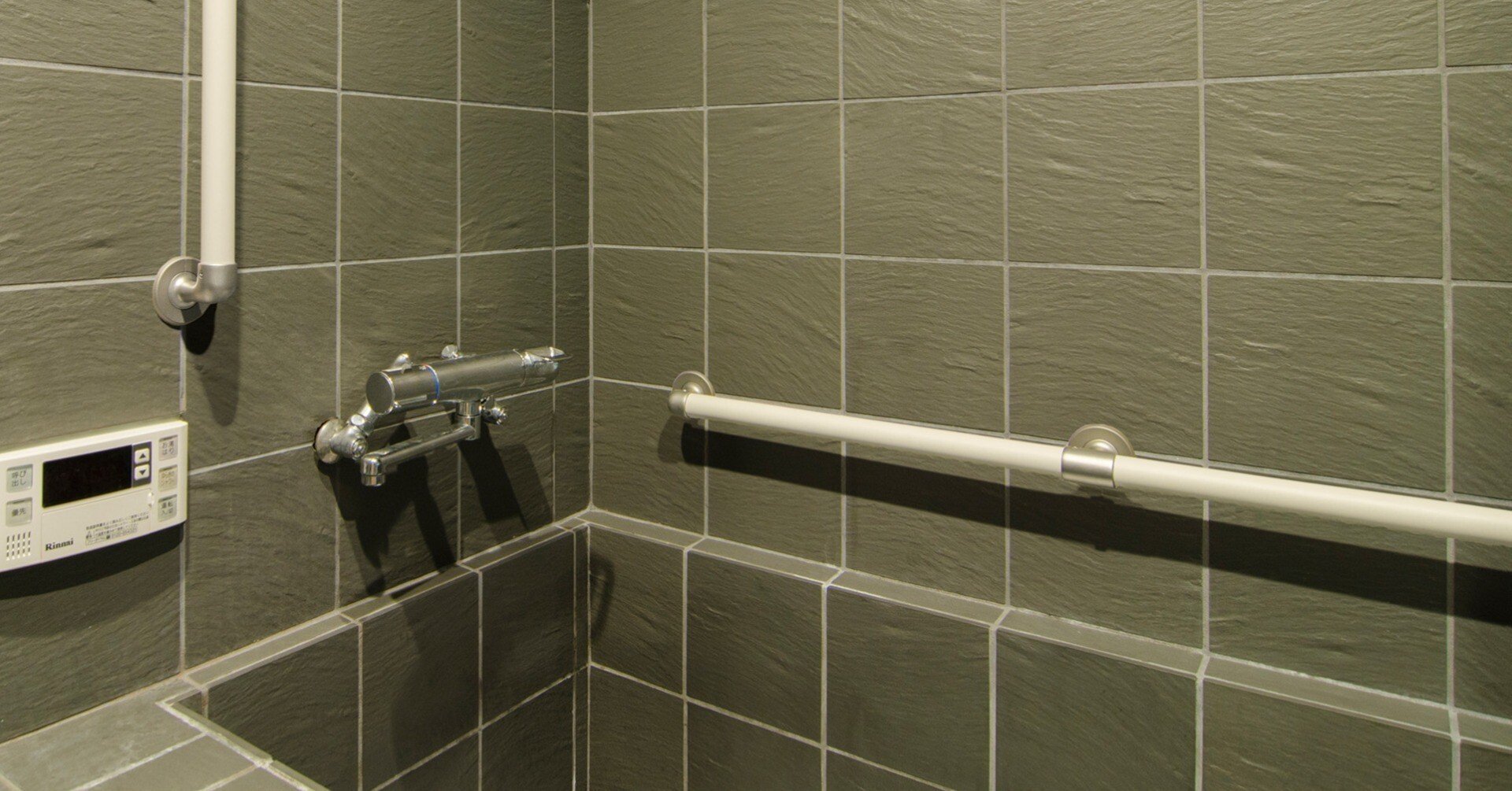 手すりの「材質」えらび方のキホン（ブラケット・支柱編）｜マツ六開発