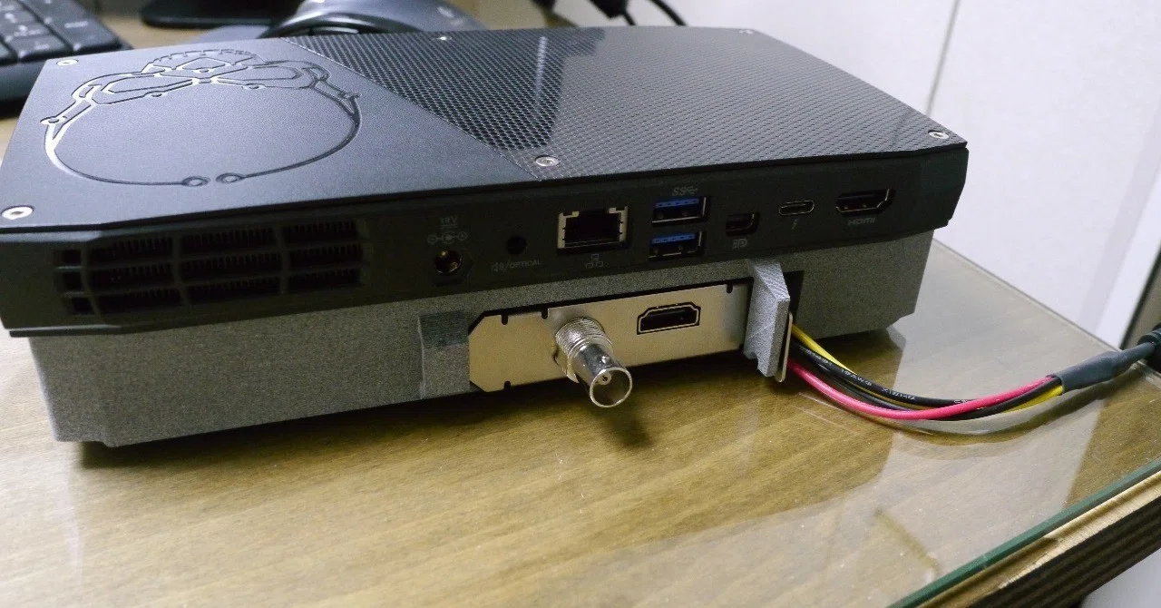 intel NUC6I7KYK (SKULL CANYON) に拡張シャーシを装着してPCI Express intel NUC6I7KYK (SKULL CANYON) に拡張シャーシを装着してPCI Express