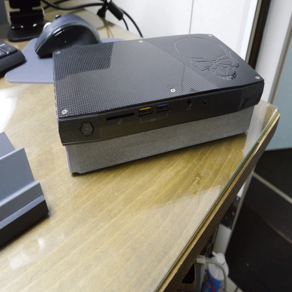 intel NUC6I7KYK (SKULL CANYON) に拡張シャーシを装着してPCI Express 