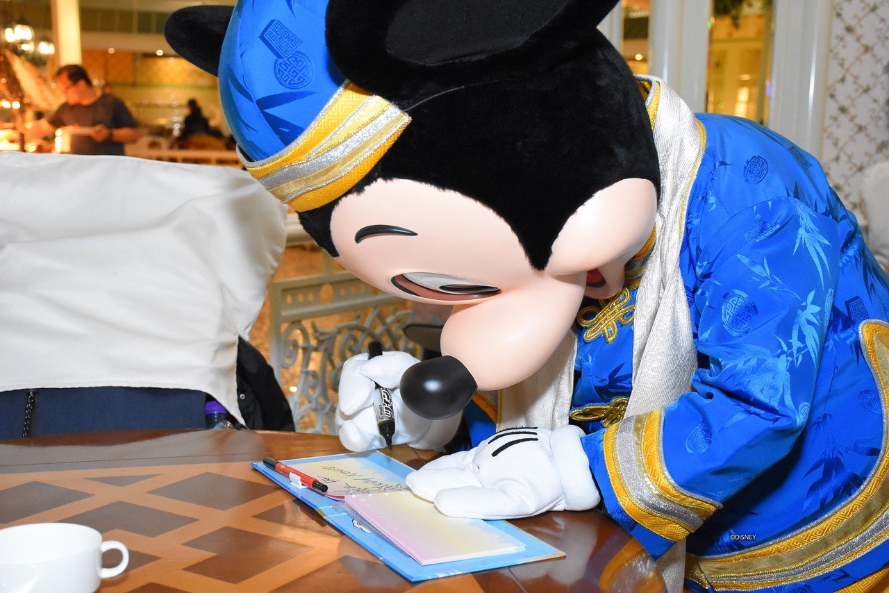 海外ディズニー旅行記】Part6:旧正月コスチュームのミッキー 海外ディズニー旅行記】Part6:旧正月コスチュームのミッキー