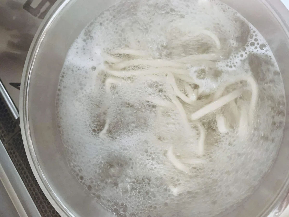 讃岐うどん自宅手打ちで麺茹で
