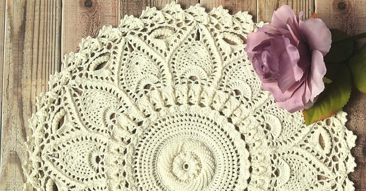 ドイリー1180❤️フラワーモチーフつる薔薇とパンジーのドイリー ✨大判53cm ドイリー1180❤️フラワーモチーフつる薔薇とパンジーのドイリー