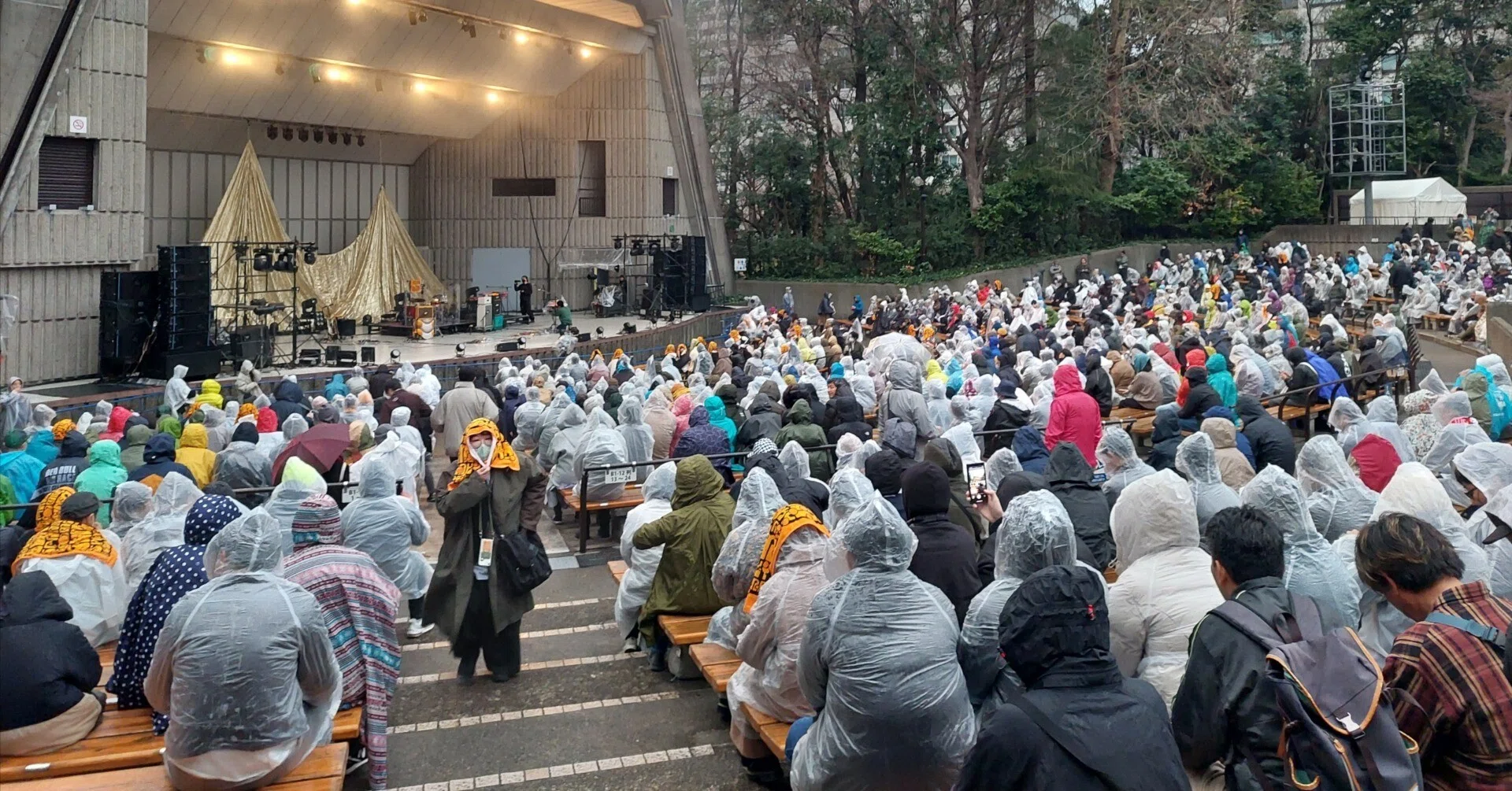 雨の日比谷野音で持っておけばよかった物～雨の野音対策｜Nana