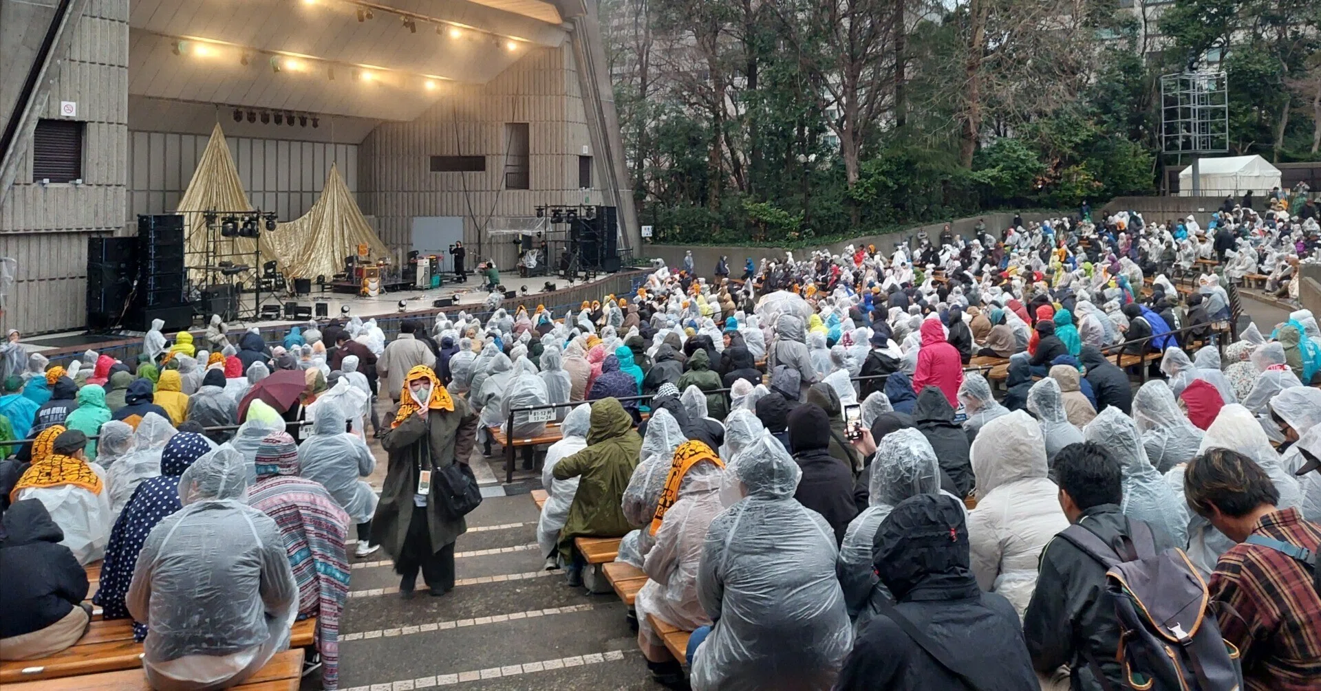 雨の日比谷野音で持っておけばよかった物～雨の野音対策｜Nana