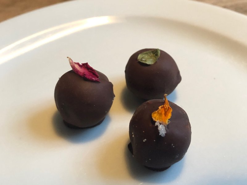 道端の花は宝石 お花の砂糖漬けが目開かせてくれたこと 岡根谷実里 世界の台所探検家 Note