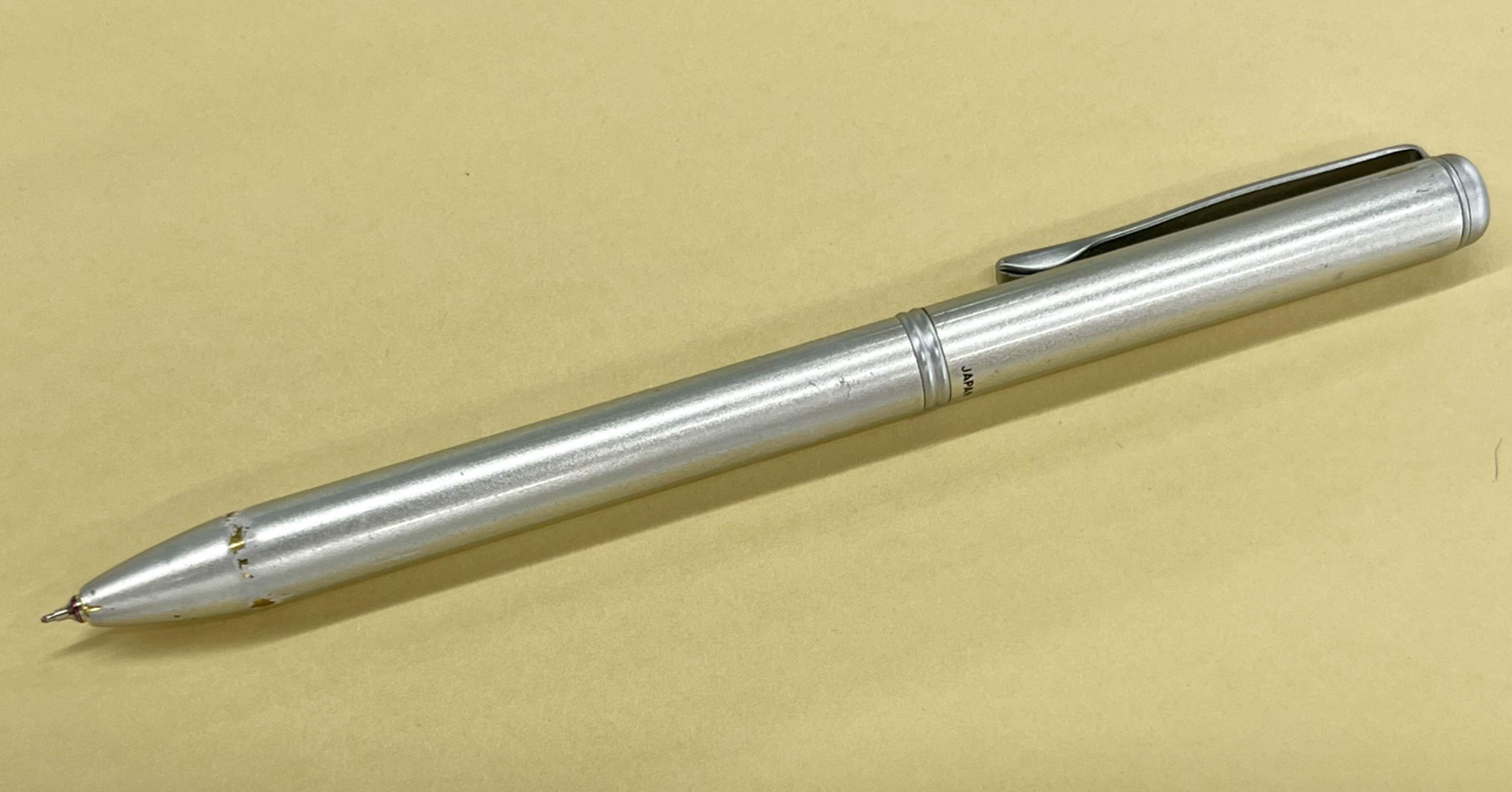 ブルガリ　回転式ボールペン　シルバー BVLGARI ブルガリ エキセントリック メタリック ボールペン（グレー