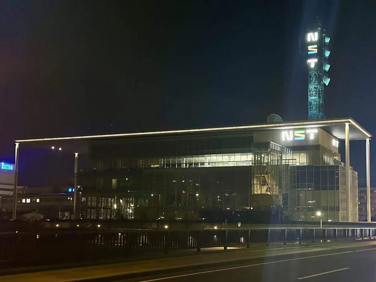 NST本社屋