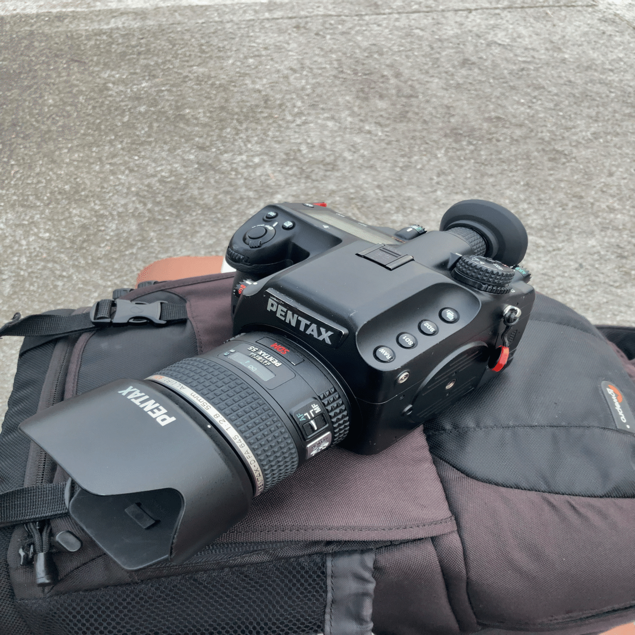 PENTAX 645D デジタル一眼レフカメラ 本体と付属品 20090324094103_184_.jpg