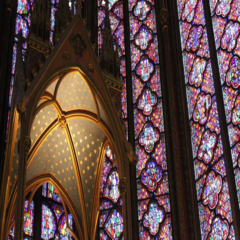 旅のスタイルブック//+Theme ヨーロッパのステンドグラスが美しい教会