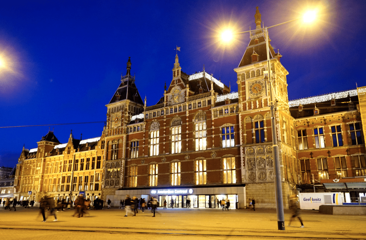 東京駅のモデル？ アムステルダム中央駅【オランダ】｜まっち