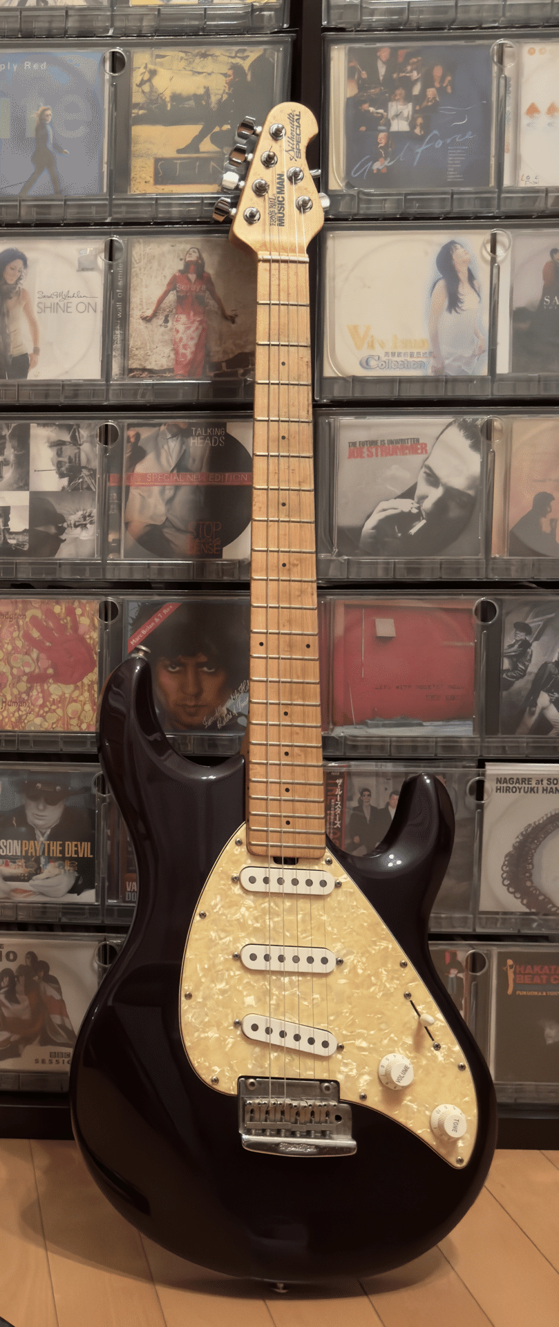 MusicMan Silhouette Special レフティ左利きギター