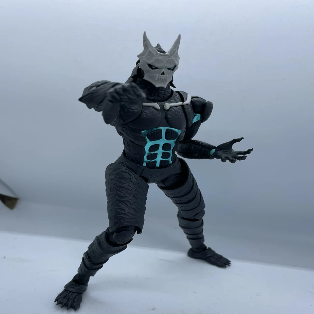 フィギュアライズスタンダード 怪獣8号｜どもたん